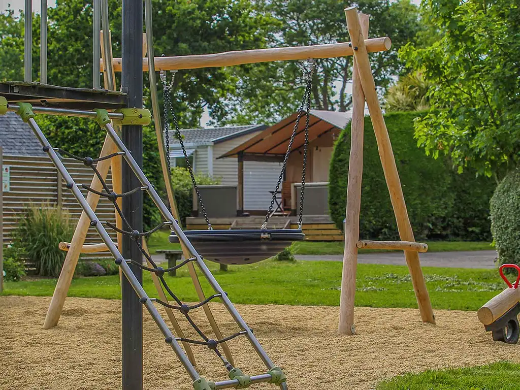 camping paradis avec aire de jeux a erquy